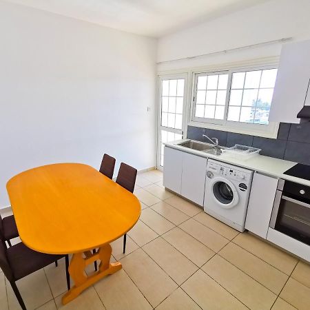 Off Course Seaview Apartment Larnaca Esterno foto