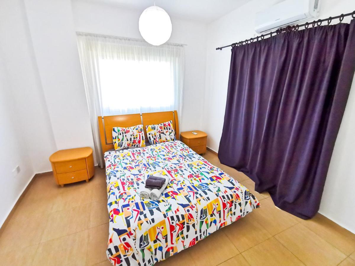 Off Course Seaview Apartment Larnaca Esterno foto