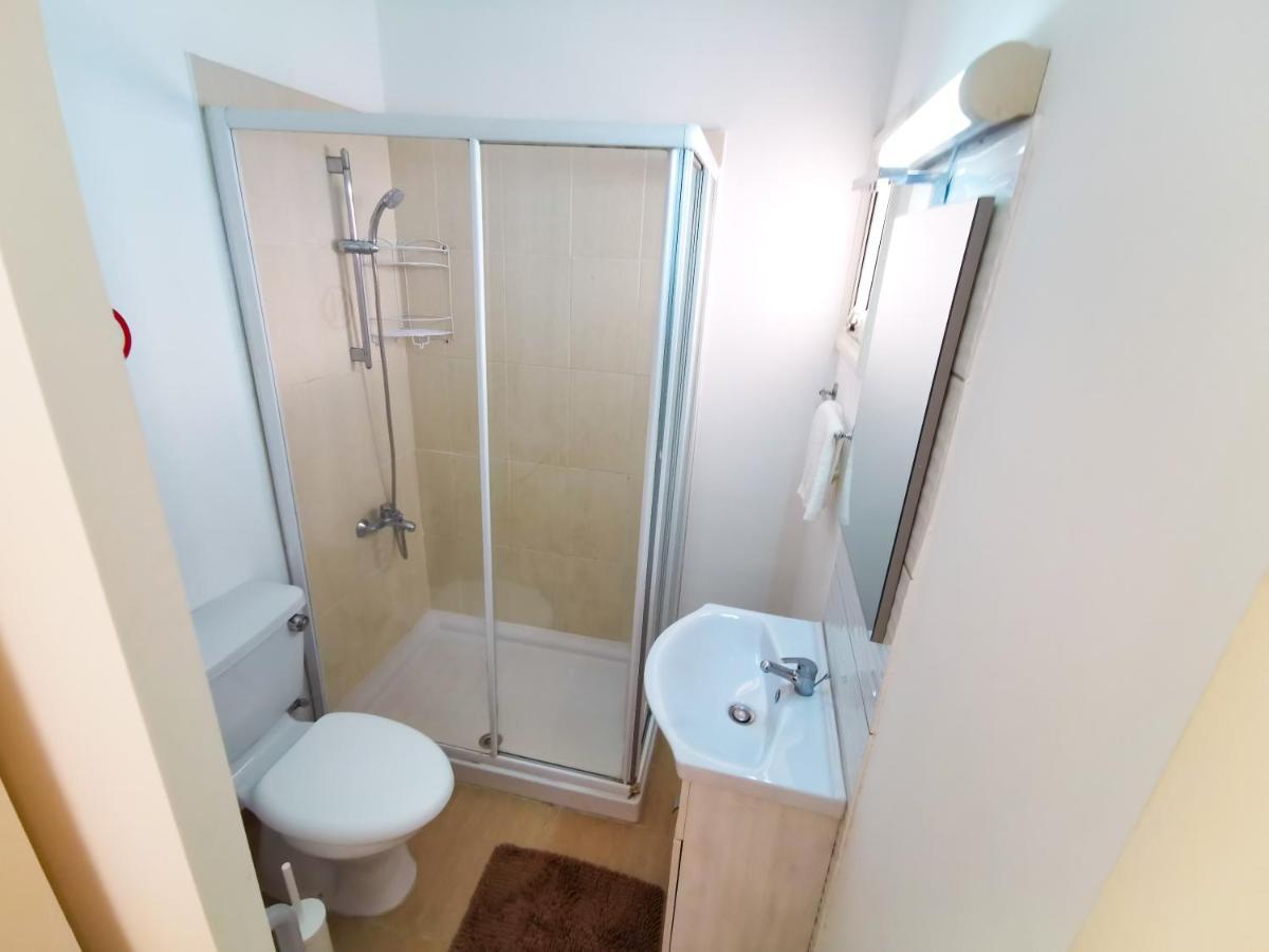 Off Course Seaview Apartment Larnaca Esterno foto